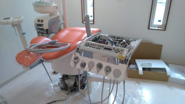 内原歯科医院　医療機器取り付け。